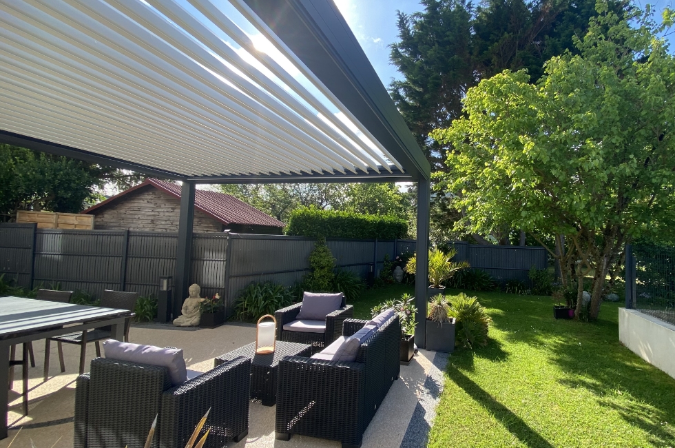 Réalisation Stores Nantais : pergola bioclimatique à Pornichet